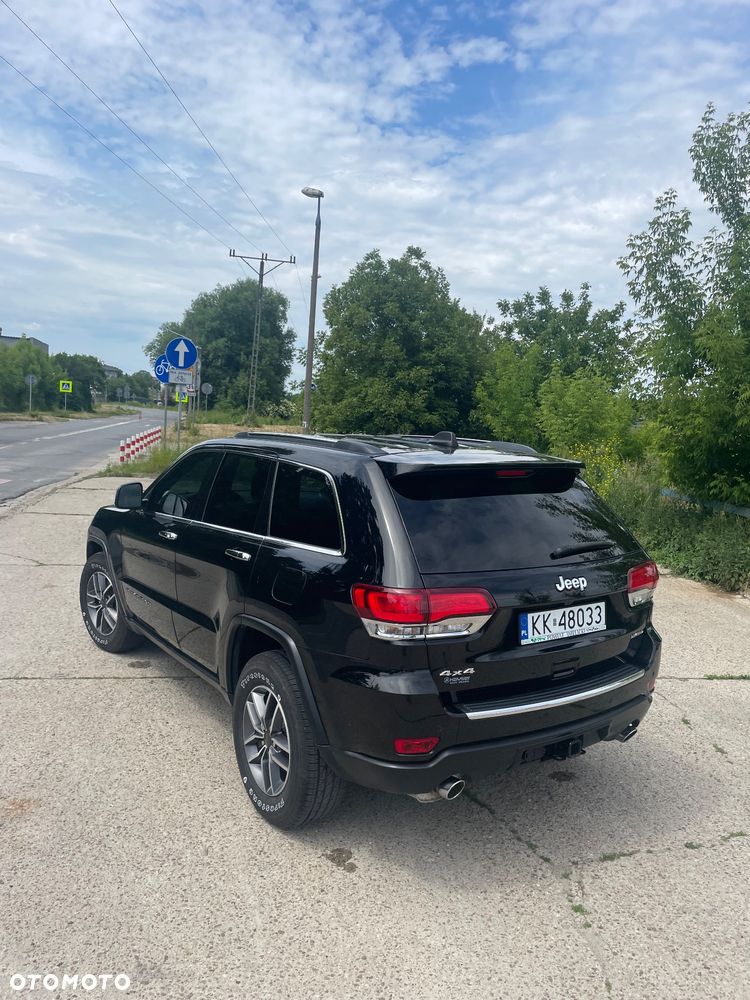 Jeep Grand Cherokee - 32