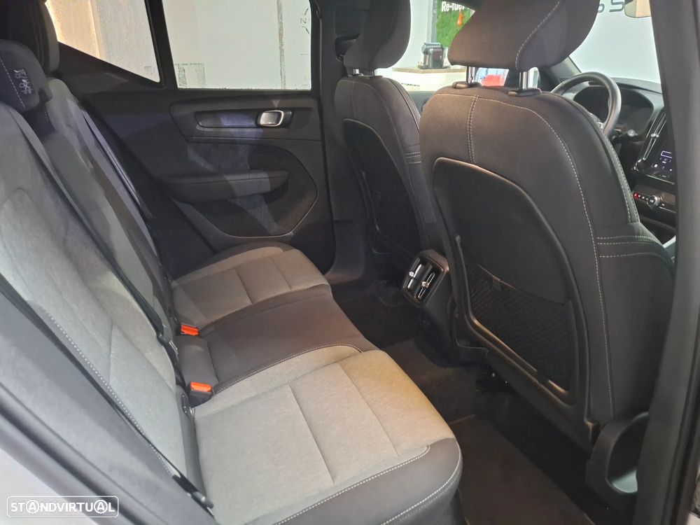 Volvo XC 40 2.0 B3 Plus Dark - 27