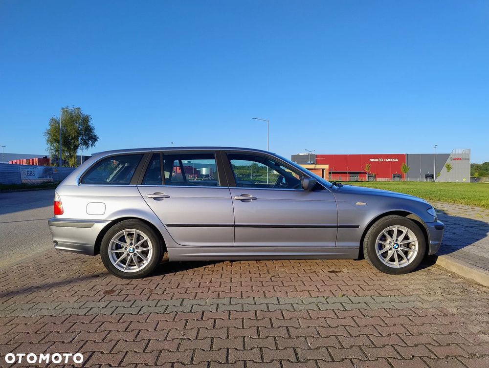 BMW Seria 3 320i Touring - 9