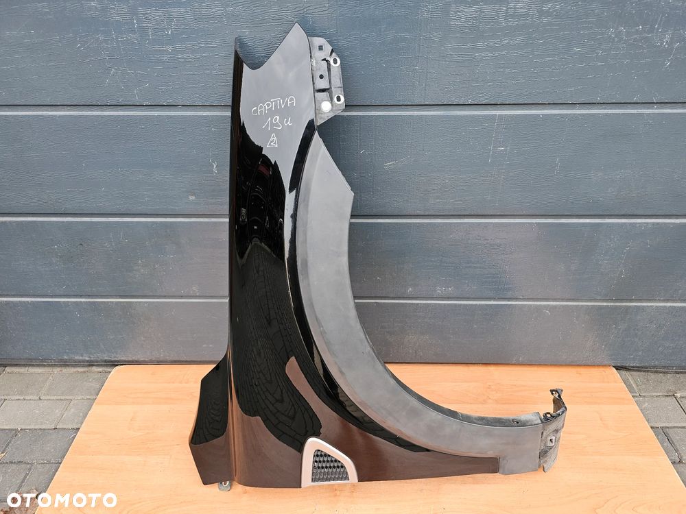 BŁOTNIK PRAWY PRZEDNI PRZÓD CHEVROLET CAPTIVA 19U - 1