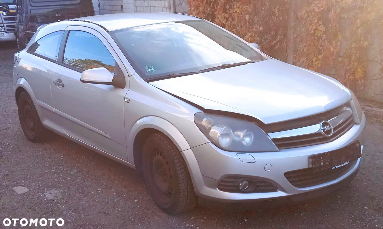 Na części Opel Astra III H GTC 1.6 B 3-Drzwi Z157 Z16XEP F17C394 Silnik Maska Zderzak Drzwi Klapa - 1