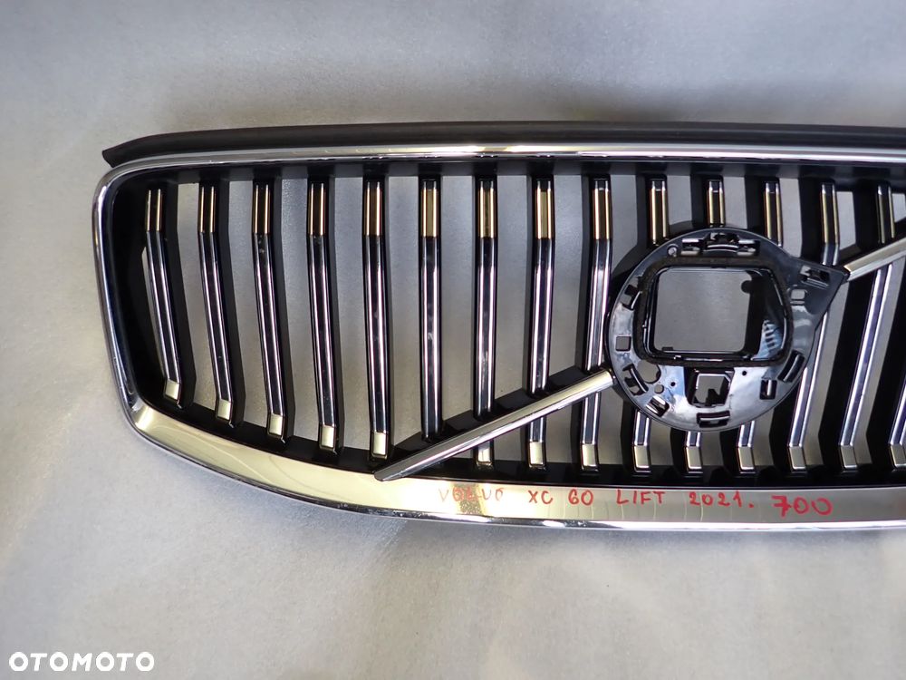 VOLVO XC60 LIFT 2021 GRILL - 3