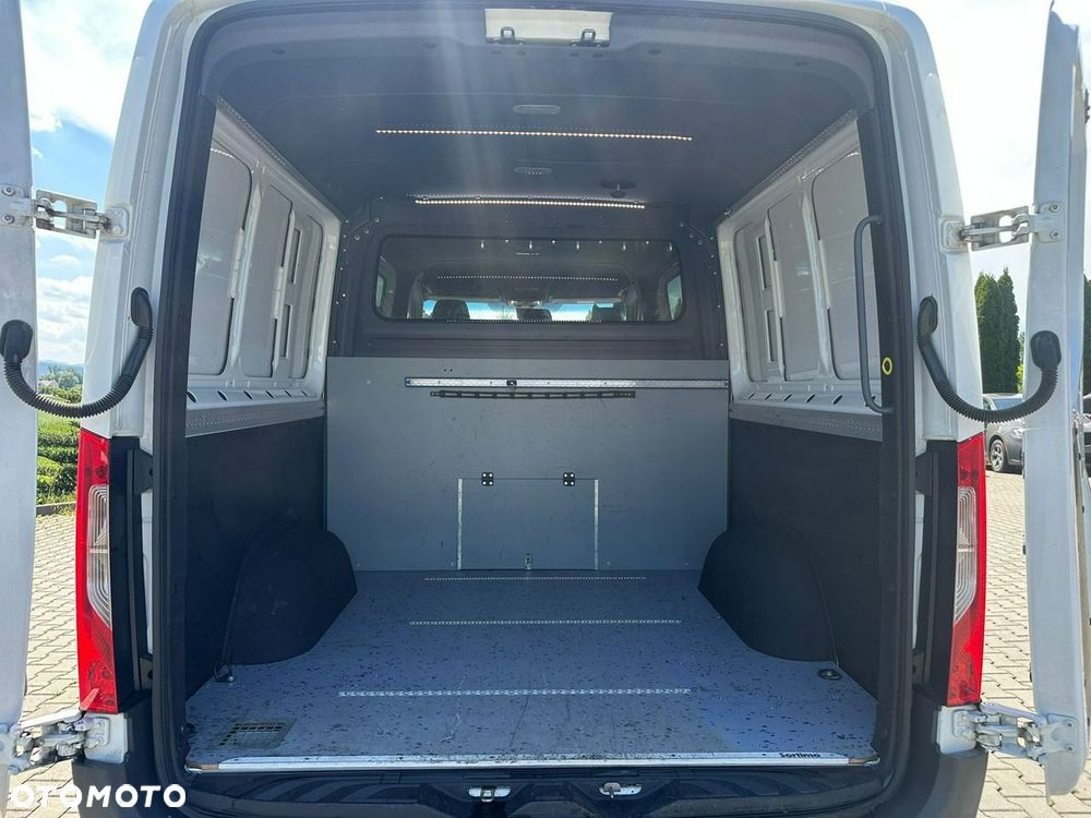 Mercedes-Benz Sprinter - 14