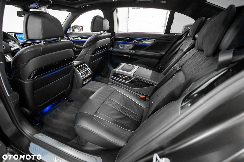 BMW Seria 7 M760Li xDrive - 23