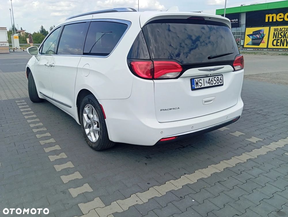 Chrysler Pacifica - 6