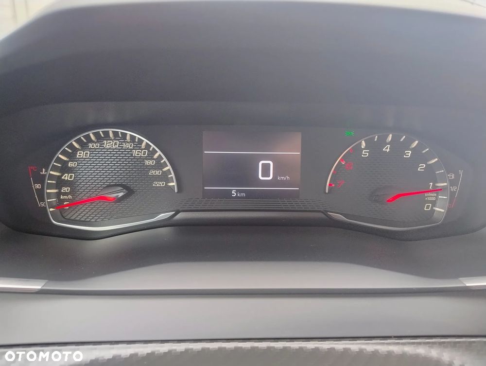 Peugeot 208 - 17