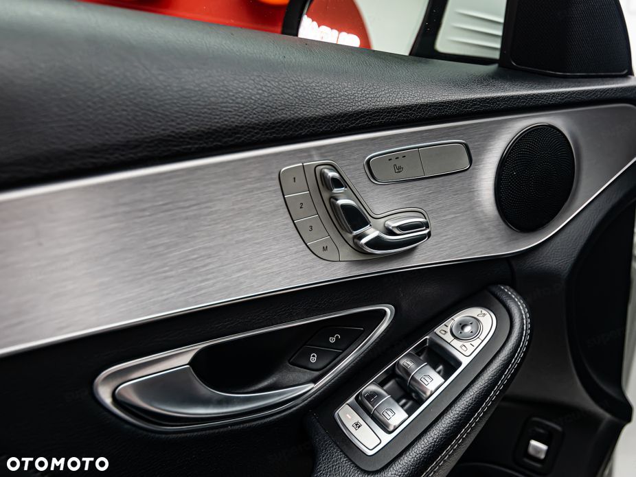Mercedes-Benz Klasa C 300 9G-TRONIC - 9