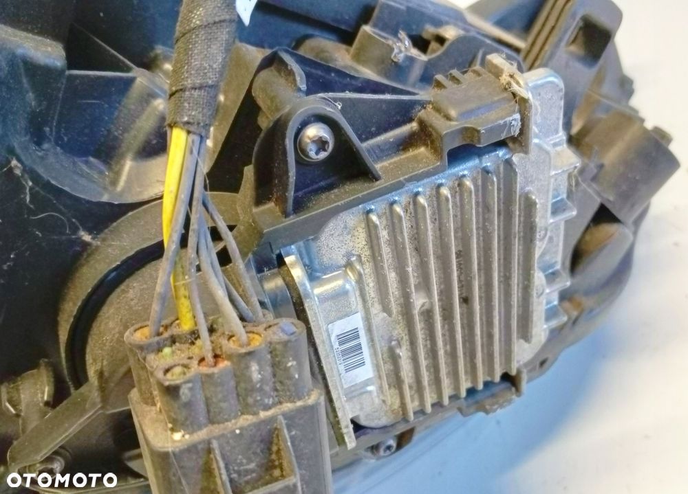 Lampa Prawa Przednia Xenon Volvo V60 S60 - 3