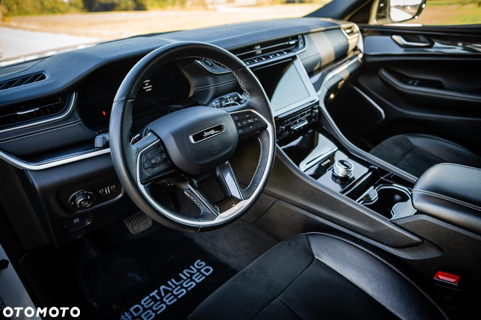 Jeep Grand Cherokee - 12