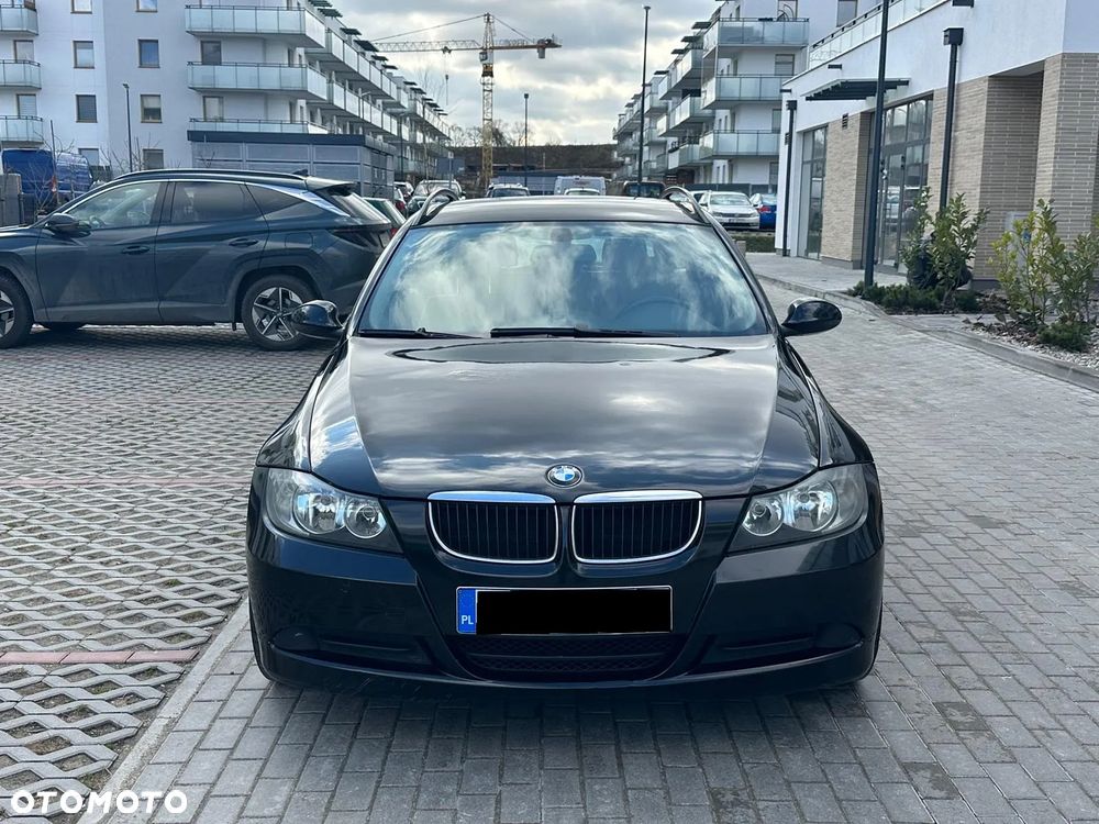 BMW Seria 3 318i Touring - 2