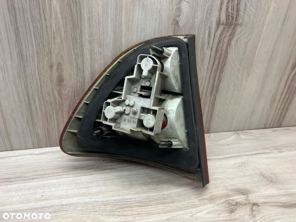 LAMPA TYLNA PRAWA BMW E46 KOMBI - 2