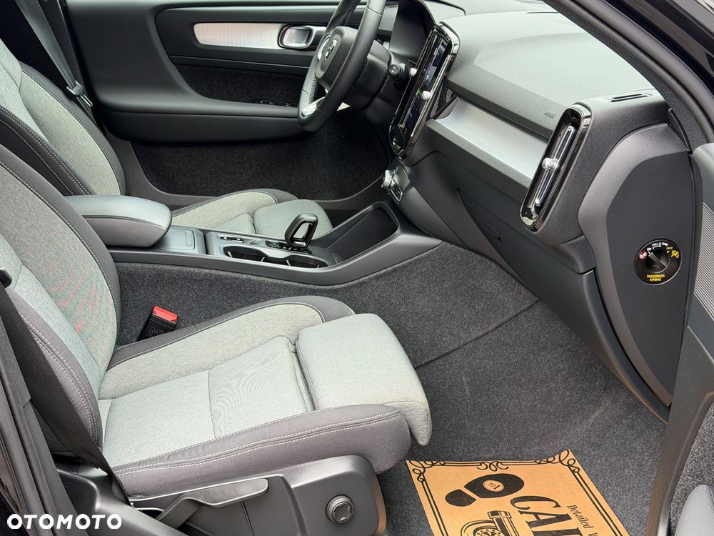 Volvo XC 40 B3 B DKG Plus Black Edition - 9