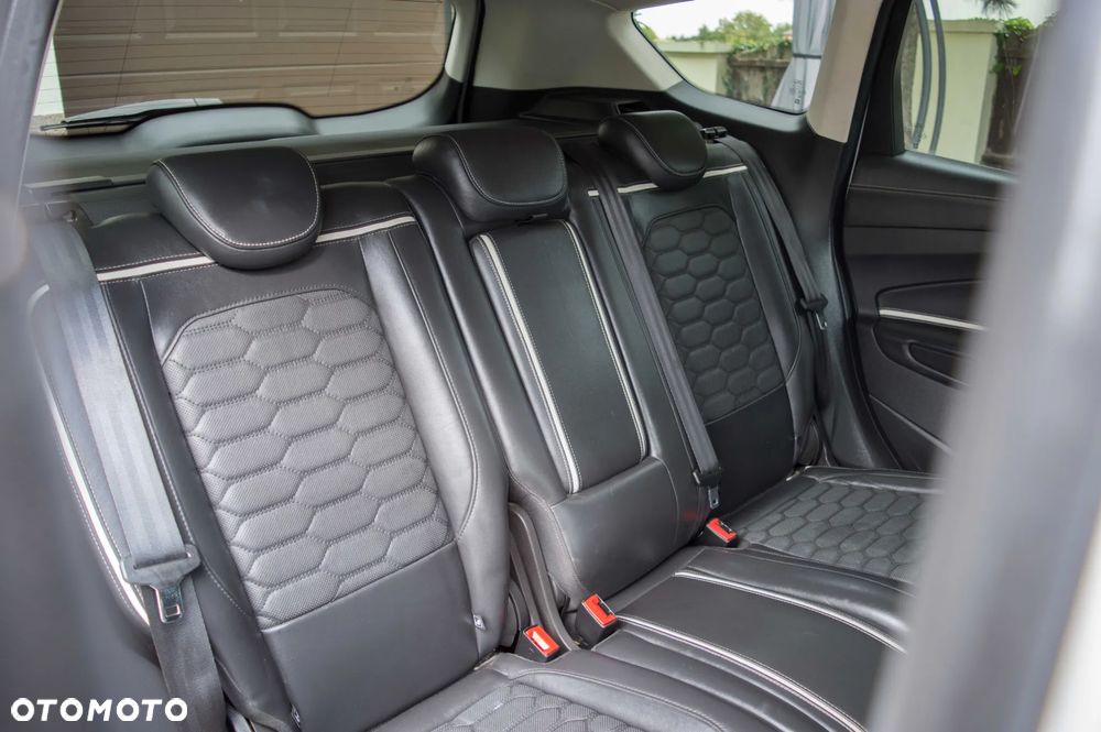 Ford Kuga 2.0 TDCi 2x4 Vignale - 34
