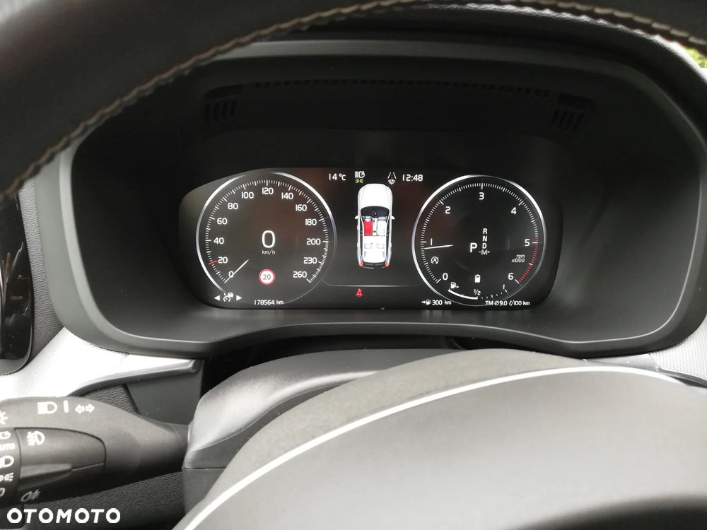 Volvo XC 60 B5 D AWD R-Design - 10