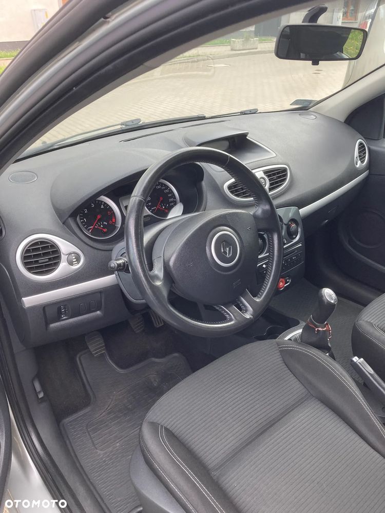 Renault Clio 1.5 dCi Alize - 10