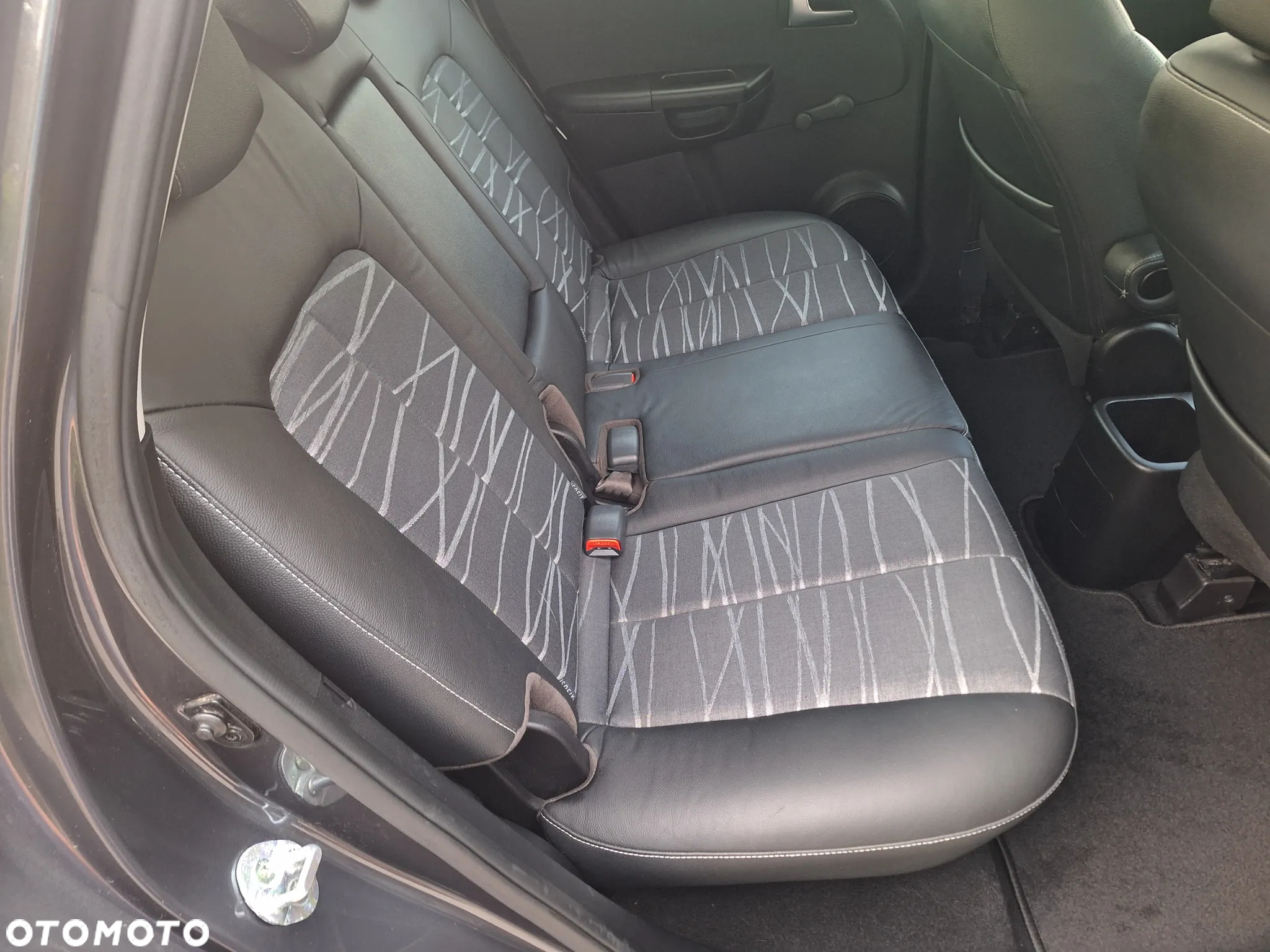 Kia Venga 1.4 CRDi 90 Business Line - 29