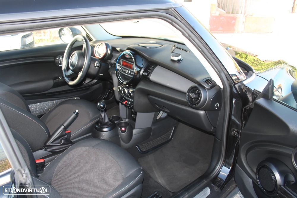 MINI 3 Portas One D - 11