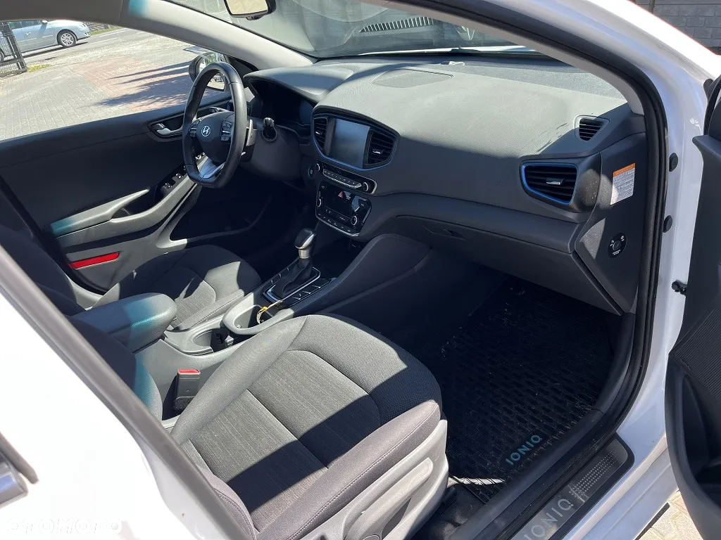 Hyundai IONIQ - 8