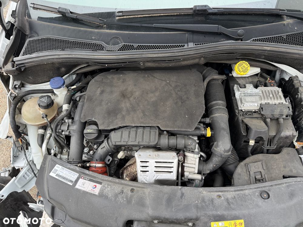 Peugeot 208 1.2 PureTech GPF Signature S&S EAT6 - 4