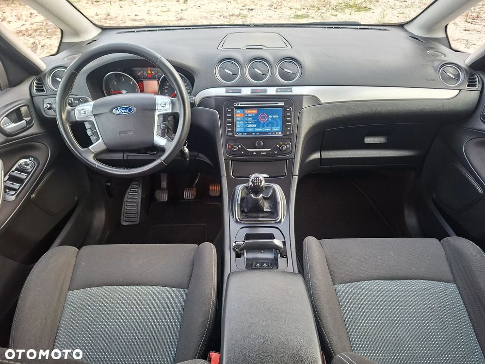 Ford S-Max - 11