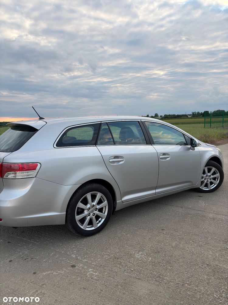 Toyota Avensis - 32