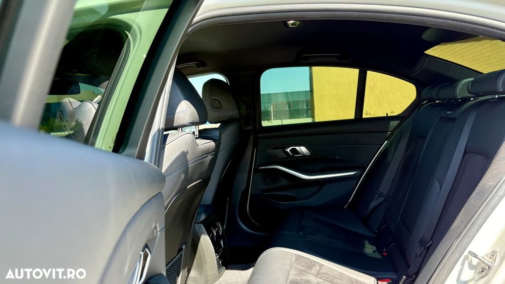 BMW Seria 3 318i Aut. M Sport - 39