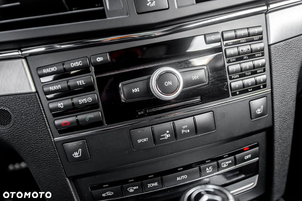 Mercedes-Benz Klasa E 350 CGI BlueEFFICIENCY 7G-TRONIC Avantgarde - 29