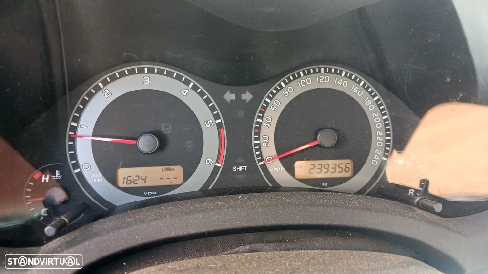 Toyota Auris 1.4 D-4D Exclusive+P.Sport - 4