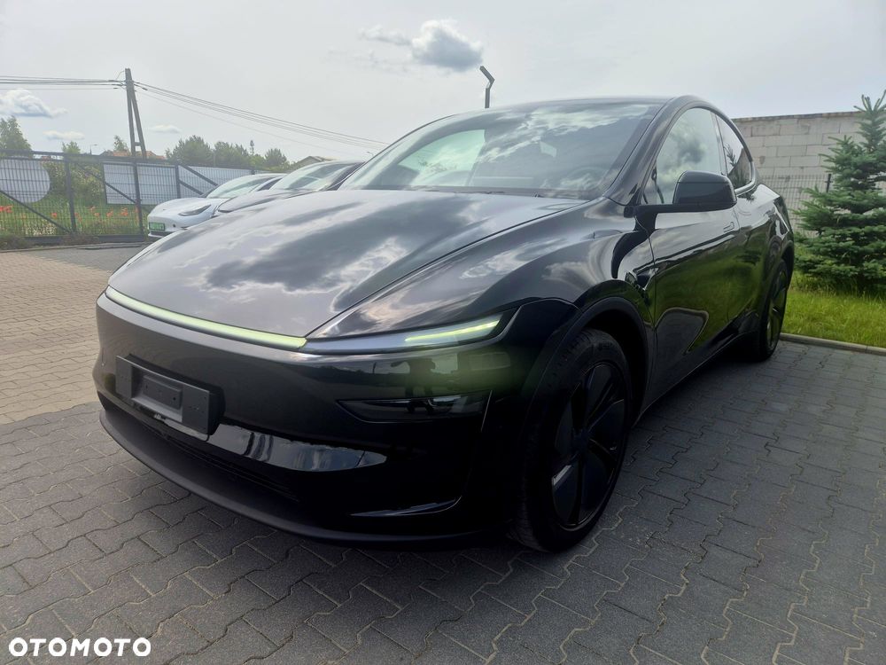 Tesla Model Y Long Range AWD - 2