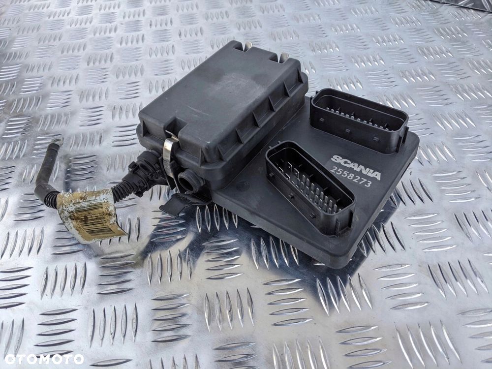 PUSZKA SKRZYNKA Z BEZPIECZNIKAMI SCANIA R S NTG - 2