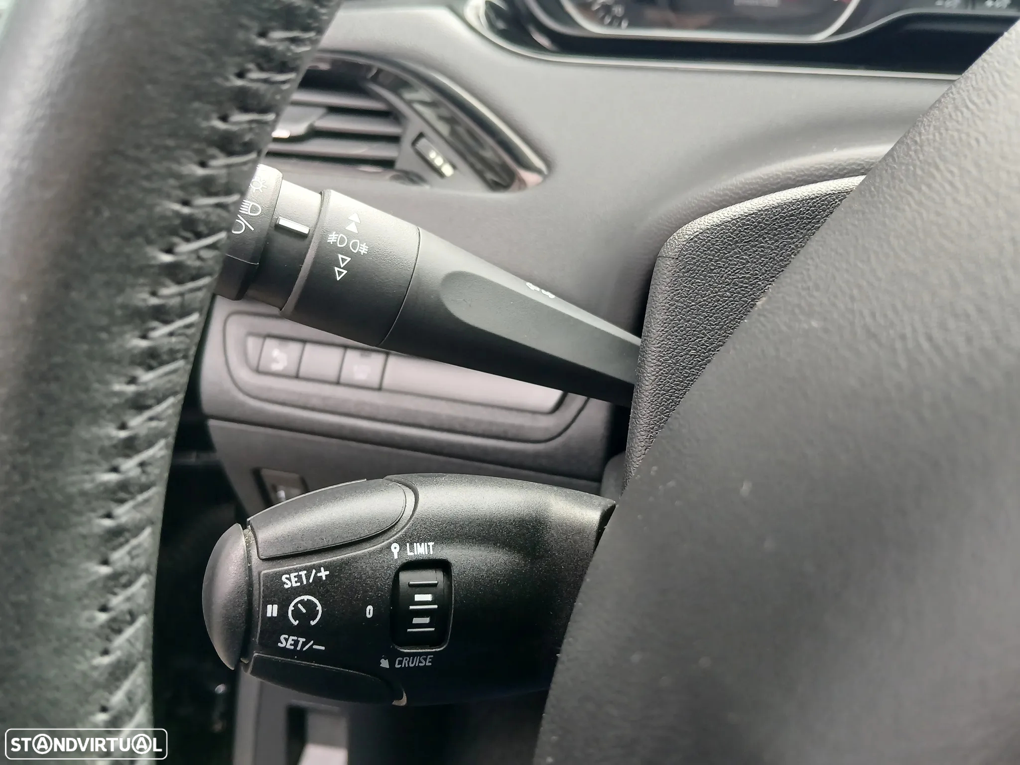 Peugeot 208 1.5 BlueHDi Signature - 29