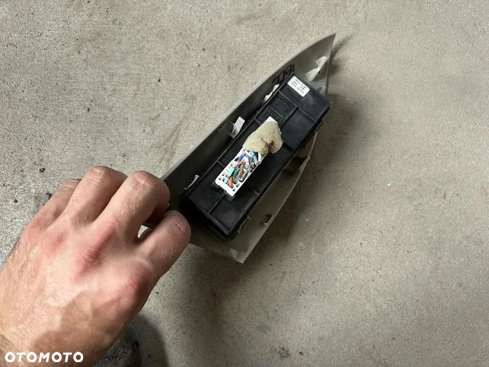 Panel szyb lewy Nissan Juke I F15 25401-1KA5E - 3