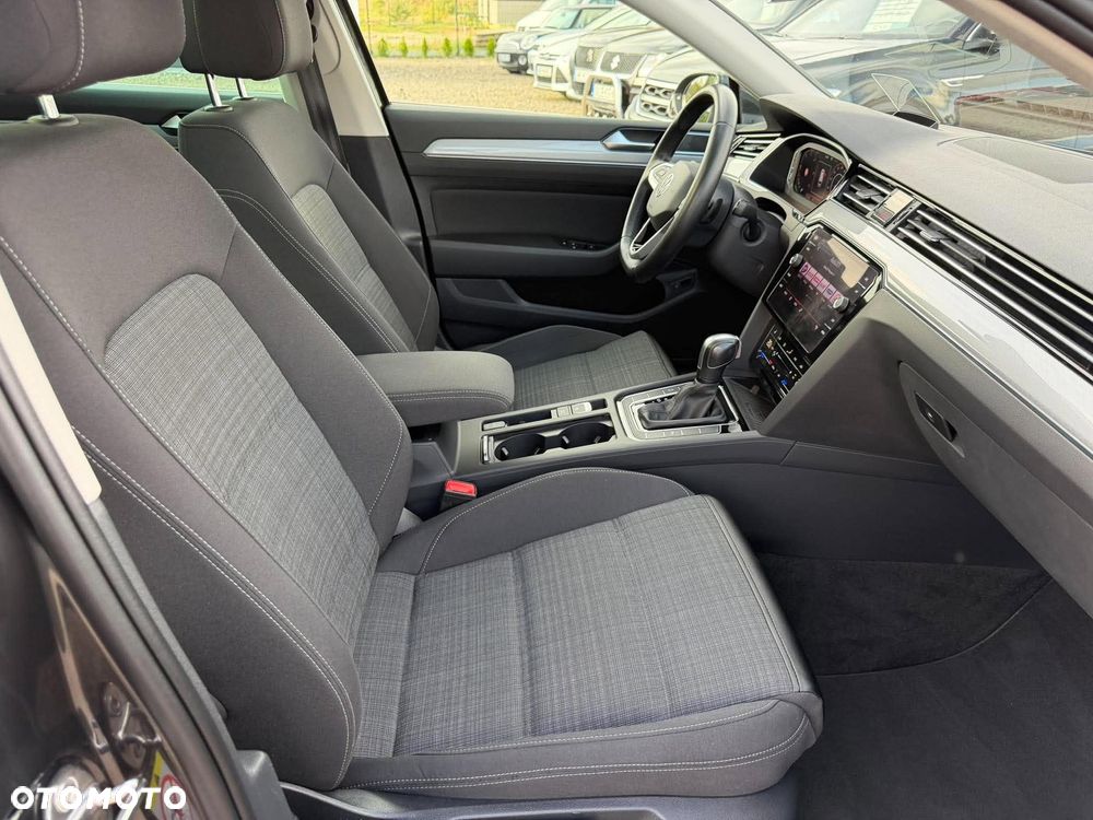 Volkswagen Passat - 28