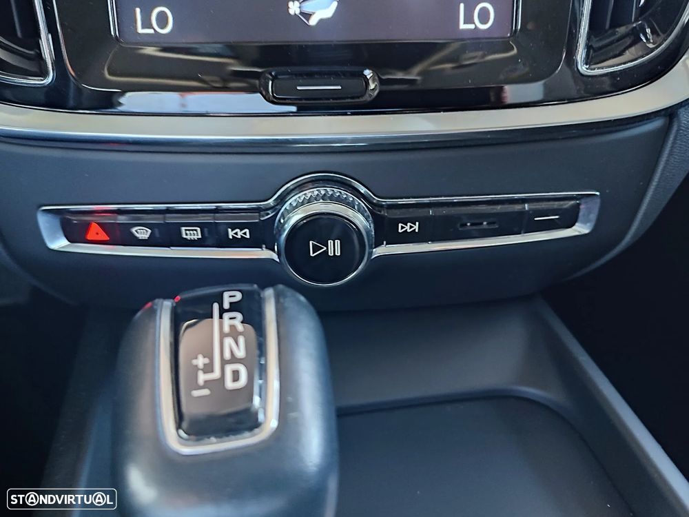 Volvo V60 2.0 D3 Momentum Geartronic - 18