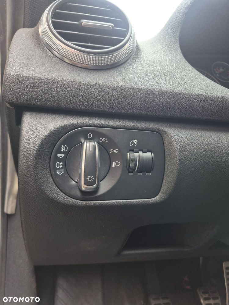 Włącznik przelacznik świateł audi a3 8p lift drl