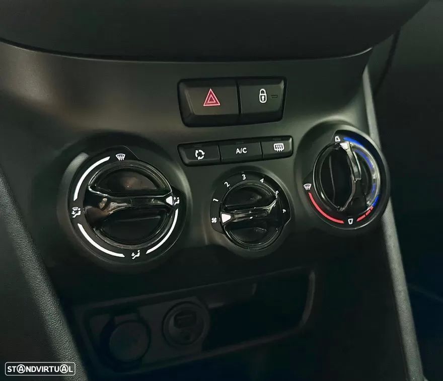 Peugeot 208 1.6 BlueHDi Style - 28