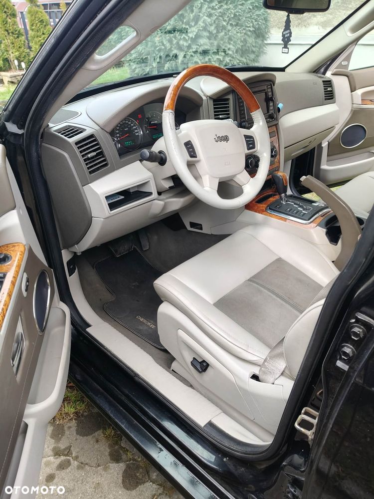 Jeep Grand Cherokee - 9