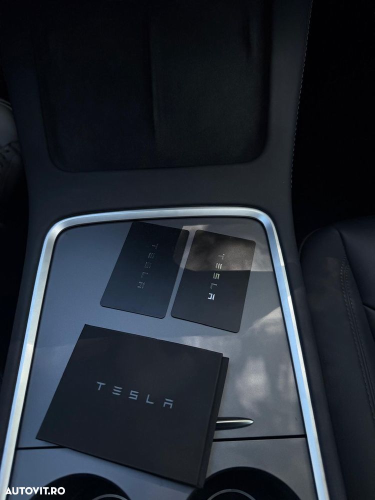 Tesla Model Y Long Range Dual Motor AWD - 29