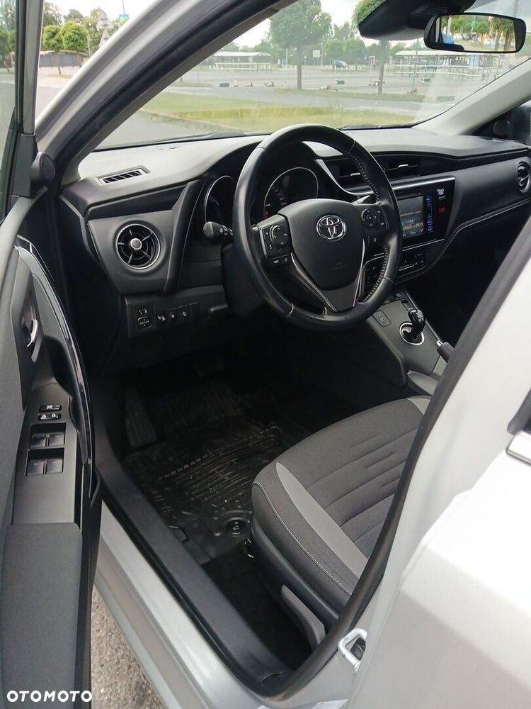 Toyota Auris Hybrid 135 Premium - 18
