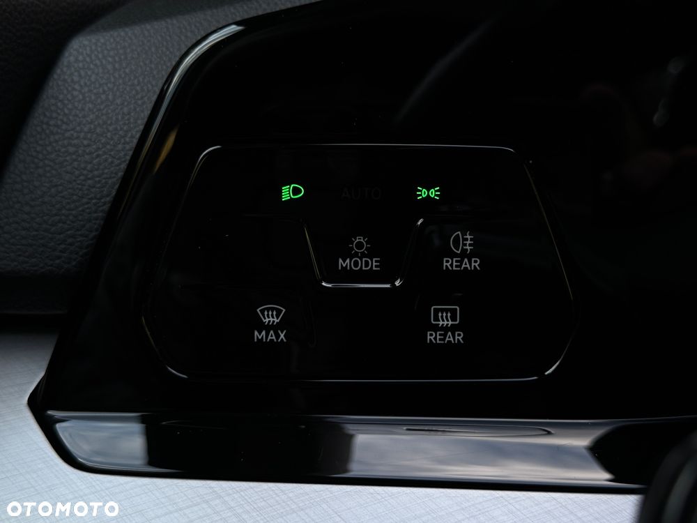 Volkswagen Golf VIII 1.5 TSI EVO Life - 23