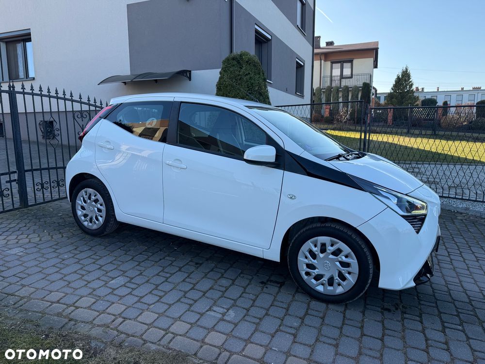 Toyota Aygo x-play connect - 11