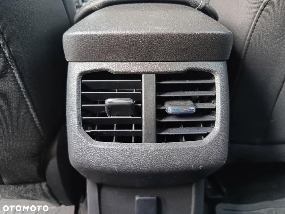 Ford Mondeo 2.0 TDCi Trend PowerShift - 32