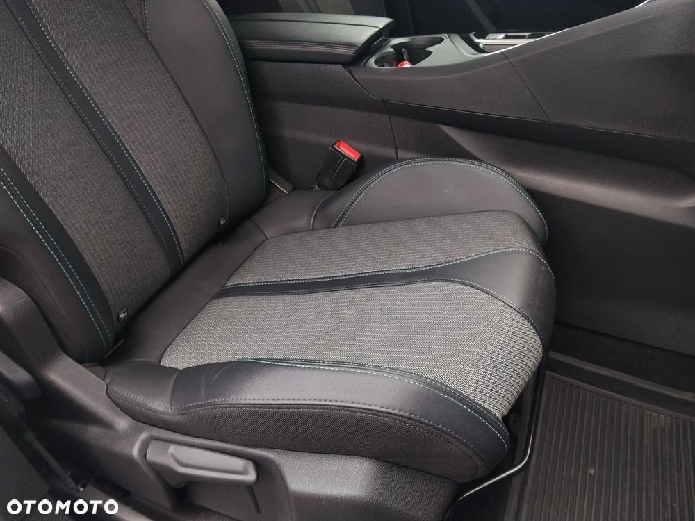 Peugeot 3008 1.5 BlueHDi Allure Pack S&S EAT8 - 19