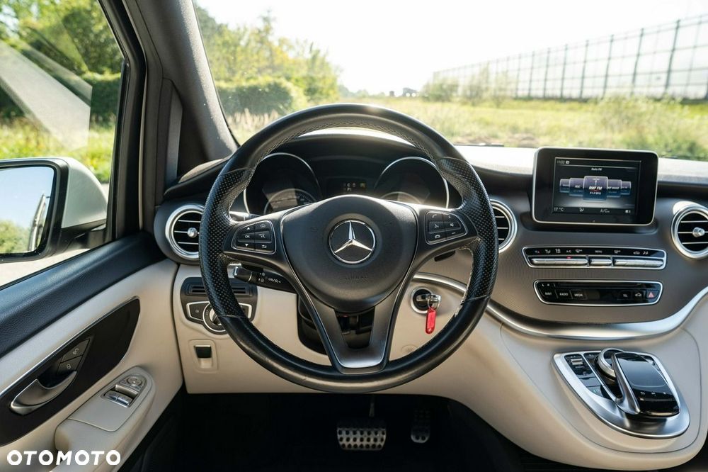 Mercedes-Benz Klasa V - 21