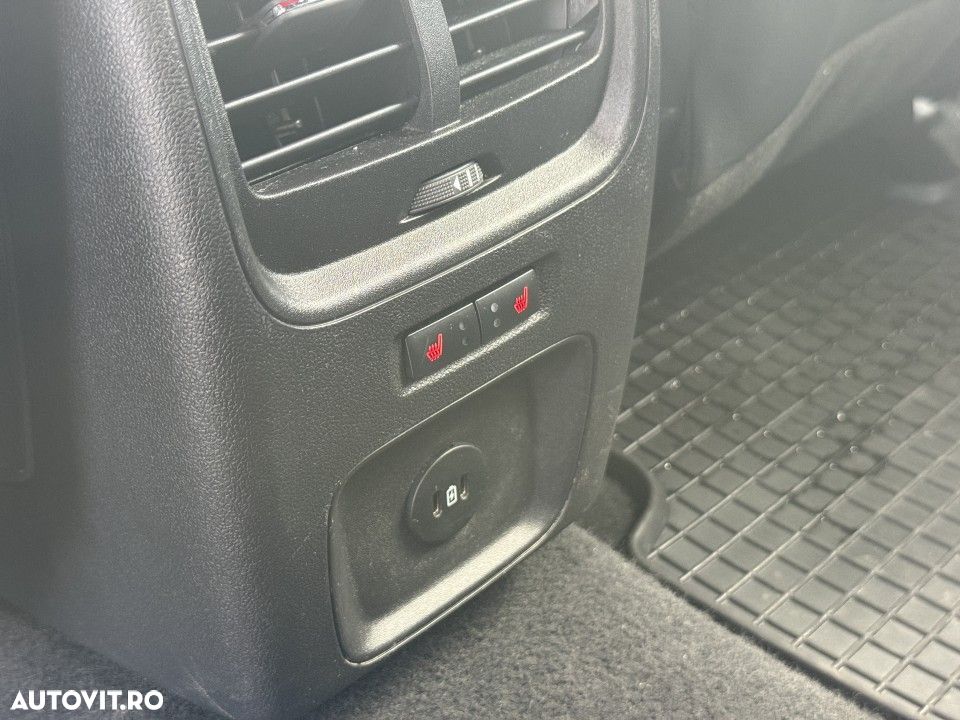 Ford Kuga - 28