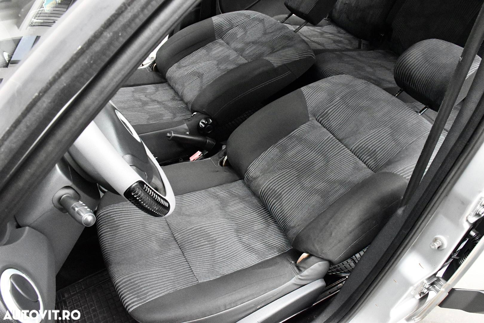 Dacia Logan MCV 1.6 Prestige - 12