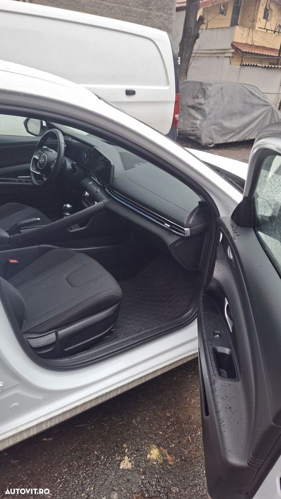 Hyundai Elantra 1.6 l 123 CP 6MT Highway - 6