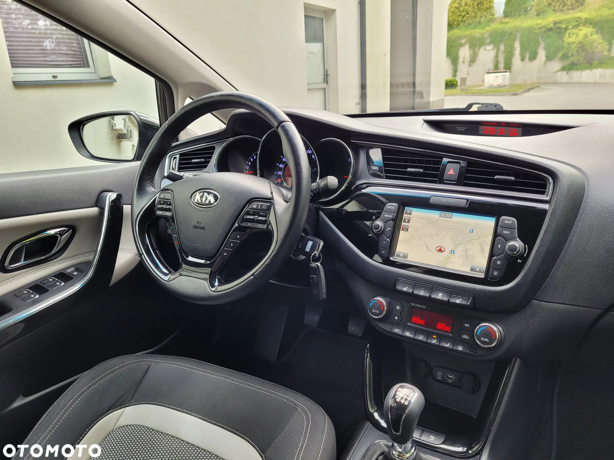 Kia Ceed 1.6 GDI SW Platinum Edition - 16