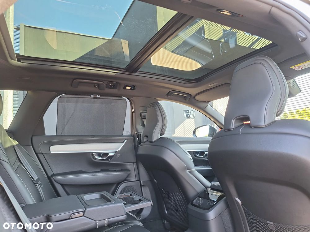 Volvo V90 T8 AWD Plug-In Hybrid R-Design - 24