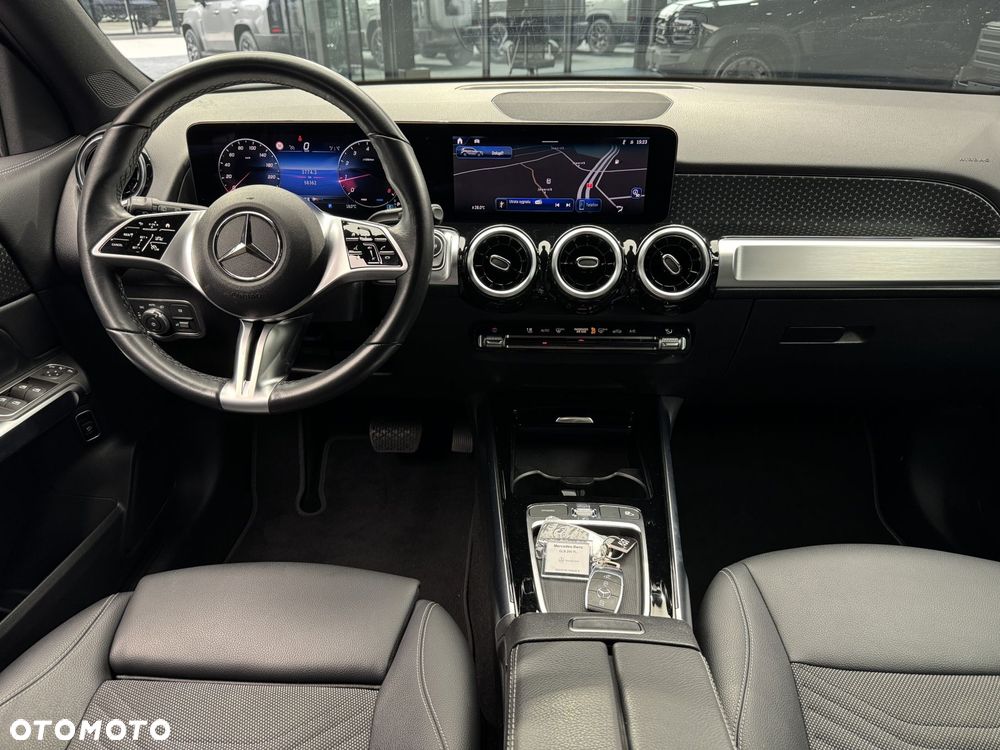 Mercedes-Benz GLB 2023
